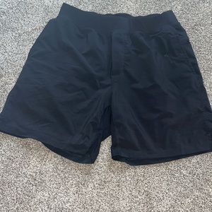 Fabletics franchise shorts mens size large.
